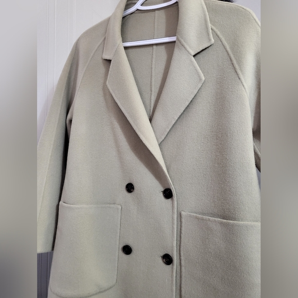 Women's Winter Wool Coat Size Medium - Picture 4 of 13